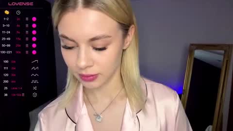 Snapshot of lil_elisa chatting on 10.15.25 Elisa  online show from 10.15.25