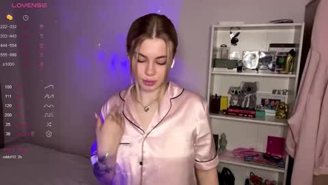 Snapshot of lil_elisa chatting on 11.03.25 Elisa  online show from 11.03.25