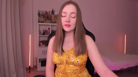 Snapshot of lil_happiness chatting on 02.08.25 for free registration 3 online show from 02.08.25