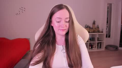 Snapshot of lil_happiness chatting on 11.09.25 for free registration 3 online show from 11.09.25