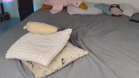 Snapshot of lil_nessa chatting on 02.24.25 Nessa Greyrat   if u like me tip 25 tk and put  online show from 02.24.25