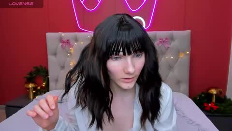 Snapshot of lili_flowerr chatting on 01.05.25 Lilli follow me kiss online show from 01.05.25