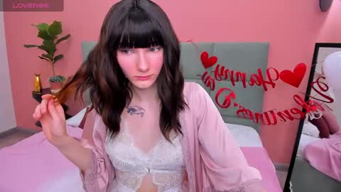 Snapshot of lili_flowerr chatting on 02.14.25 Lilli follow me kiss online show from 02.14.25