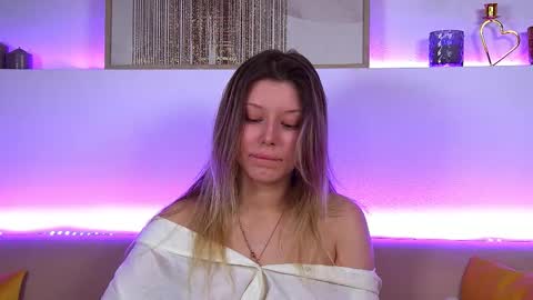 Mia online show from 02.11.25