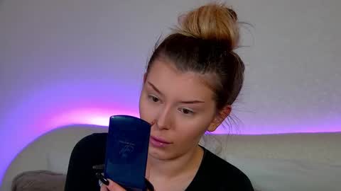 Mia online show from 03.10.25