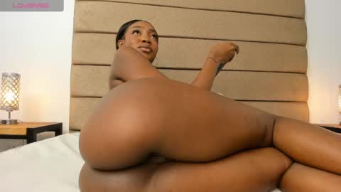 Snapshot of lilian_starfire chatting on 03.12.25 LILIAN online show from 03.12.25