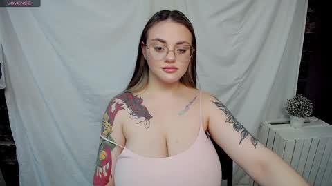 Snapshot of liliaterenzi_ chatting on 01.27.25 Lilia online show from 01.27.25