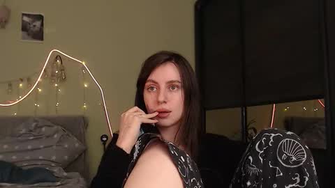 Snapshot of liliatlu chatting on 10.15.25 Lilu online show from 10.15.25