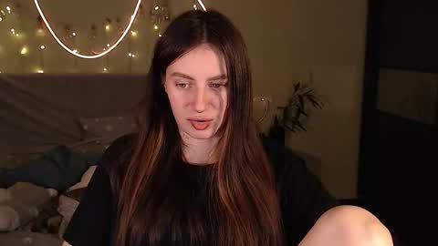 Snapshot of liliatlu chatting on 10.18.25 Lilu online show from 10.18.25