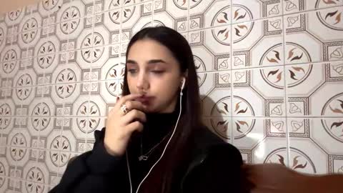 Snapshot of lilihalvorsen chatting on 11.06.25 Lina online show from 11.06.25