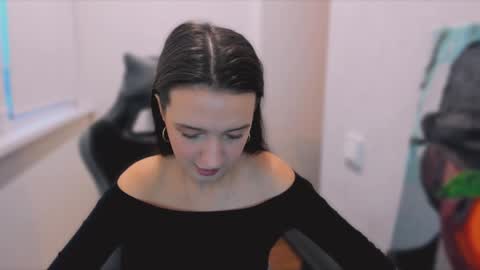 Snapshot of lililaluna chatting on 01.15.25             ...  online show from 01.15.25