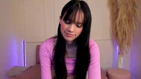 Snapshot of lilily_lv chatting on 09.18.25 Lilly online show from 09.18.25