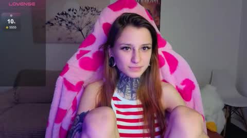 Snapshot of lilith_poison chatting on 09.25.25 lilith_poison online show from 09.25.25