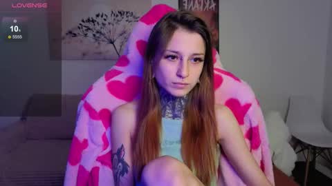 Snapshot of lilith_poison chatting on 09.27.25 lilith_poison online show from 09.27.25