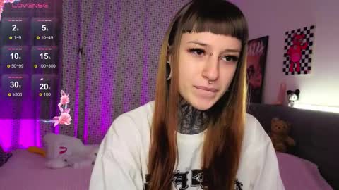 Snapshot of lilith_poison chatting on 10.22.25 lilith_poison online show from 10.22.25