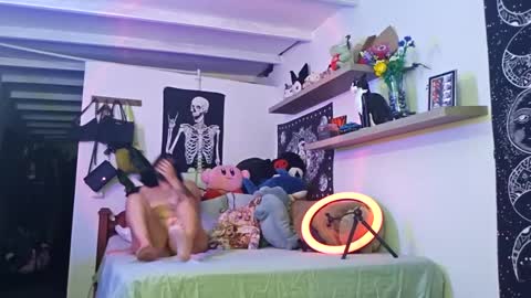 Lilith morningstar  Independent Model Helpme to reach 100 likes online show from 09.30.25