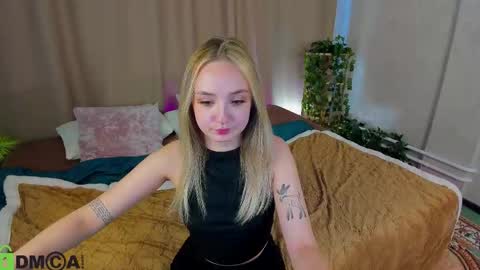 Snapshot of lillian_blake chatting on 09.10.25 LILY online show from 09.10.25