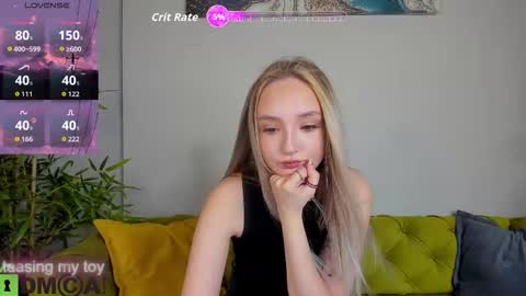 Snapshot of lillian_blake chatting on 09.11.25 LILY online show from 09.11.25
