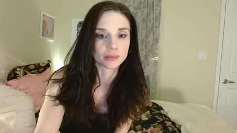 Snapshot of lillian_rose chatting on 12.10.24 Lillian Rose online show from 12.10.24