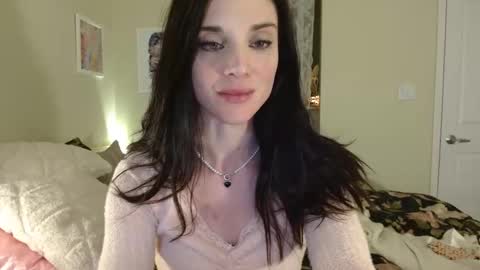 Snapshot of lillian_rose chatting on 01.06.25 Lillian Rose online show from 01.06.25