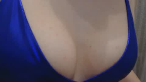 Snapshot of lillkit chatting on 10.22.25 Lilu online show from 10.22.25