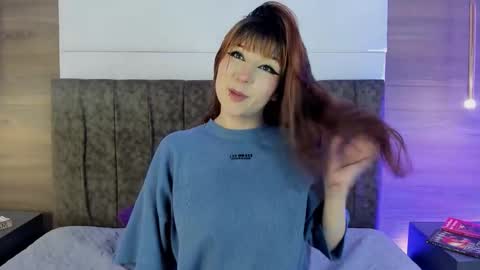 Snapshot of lilly_blear chatting on 10.09.25 lilly online show from 10.09.25