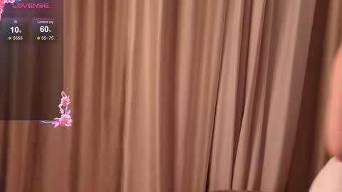 lilly_royse online show from 10.22.25