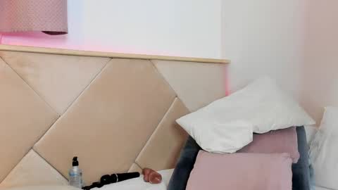 Snapshot of liloukatt chatting on 01.12.25 Lilou  online show from 01.12.25