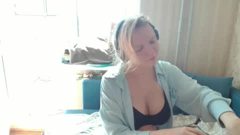 Snapshot of lily_dollyx chatting on 09.10.25 Lily dollyx online show from 09.10.25