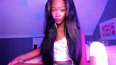 Snapshot of lilyblloom chatting on 09.22.25 lilyblloom online show from 09.22.25