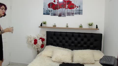 lilyfox23 online show from 01.22.25