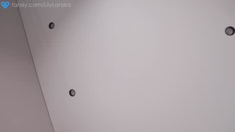 Snapshot of lilylanska chatting on 10.18.25 Lilia online show from 10.18.25