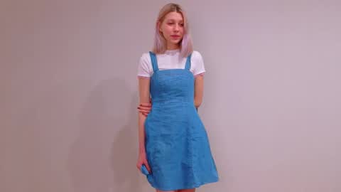 Snapshot of lilylumina_ chatting on 12.01.25 Lily online show from 12.01.25