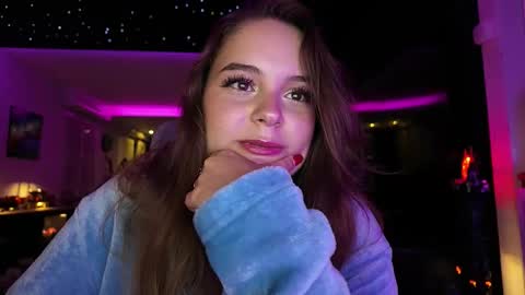 Snapshot of lilywhite_fr chatting on 09.19.25 Lily White online show from 09.19.25