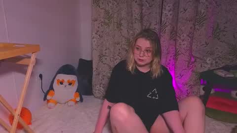 Snapshot of lime_cat chatting on 11.07.25 lime cat online show from 11.07.25