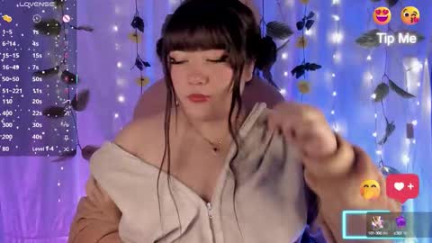 Snapshot of limoncito_blossom2 chatting on 10.10.25 Natalia online show from 10.10.25