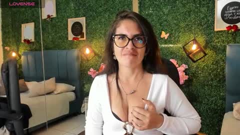 Lina  online show from 10.15.25