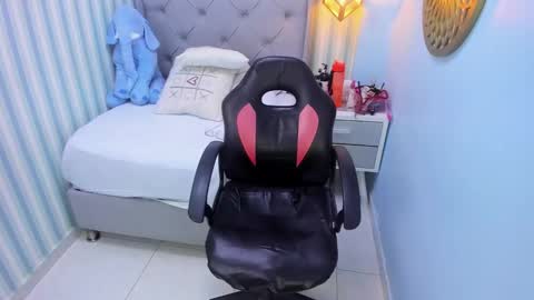 L I N A  online show from 01.20.25