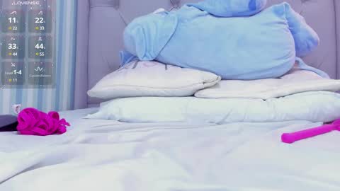 L I N A  online show from 01.22.25