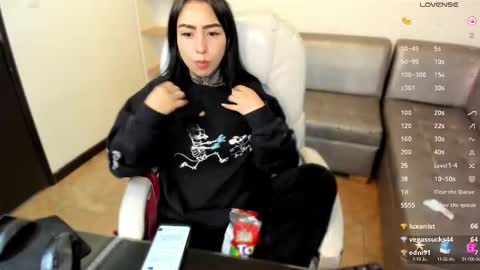Snapshot of linda_milleer_ chatting on 10.11.25 Lindaa maria online show from 10.11.25