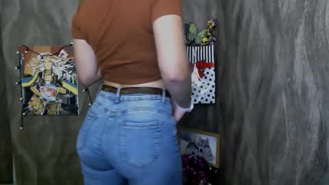 Snapshot of linda_s_ chatting on 10.07.25 Linda online show from 10.07.25