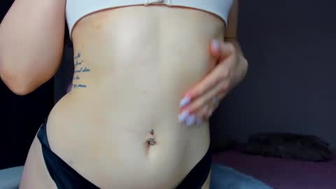 Snapshot of lindaa_rose chatting on 01.07.25 linda Mon Tue Thu Fri Sun Sa GMT 3 1000pm - 1700pm online show from 01.07.25