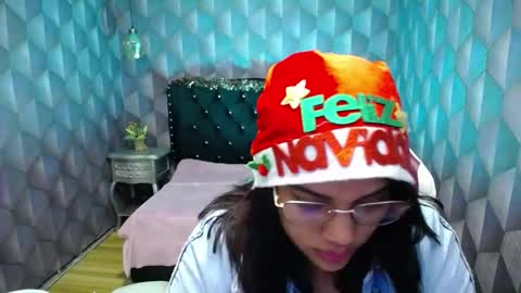 Snapshot of lindabreexlove chatting on 12.17.24 online show from 12.17.24