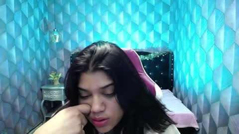 Snapshot of lindabreexlove chatting on 12.20.24 online show from 12.20.24