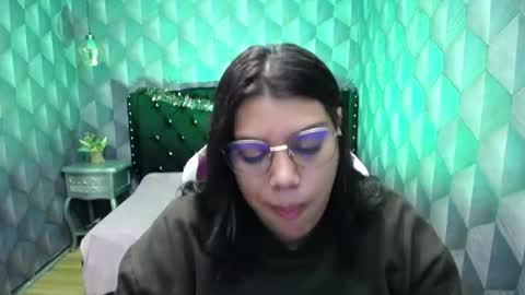 Snapshot of lindabreexlove chatting on 12.23.24 online show from 12.23.24