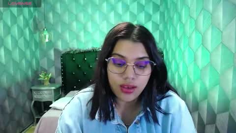 Snapshot of lindabreexlove chatting on 12.24.24 online show from 12.24.24