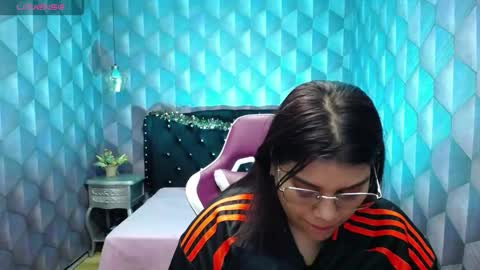 Snapshot of lindabreexlove chatting on 12.30.24 online show from 12.30.24