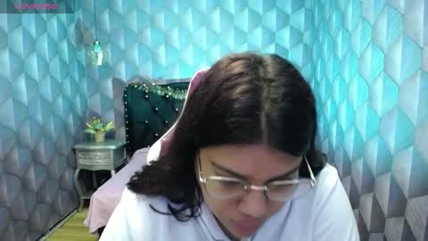 Snapshot of lindabreexlove chatting on 12.31.24 online show from 12.31.24