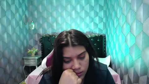 Snapshot of lindabreexlove chatting on 01.05.25 online show from 01.05.25