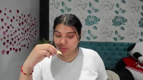 Snapshot of lindabreexlove chatting on 02.20.25 online show from 02.20.25